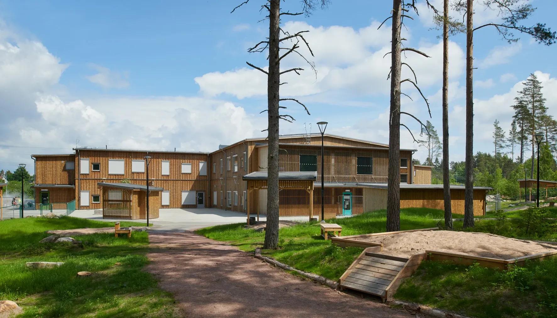 Utemiljö och förskolan Anneberg byggd i strategisk partnering
