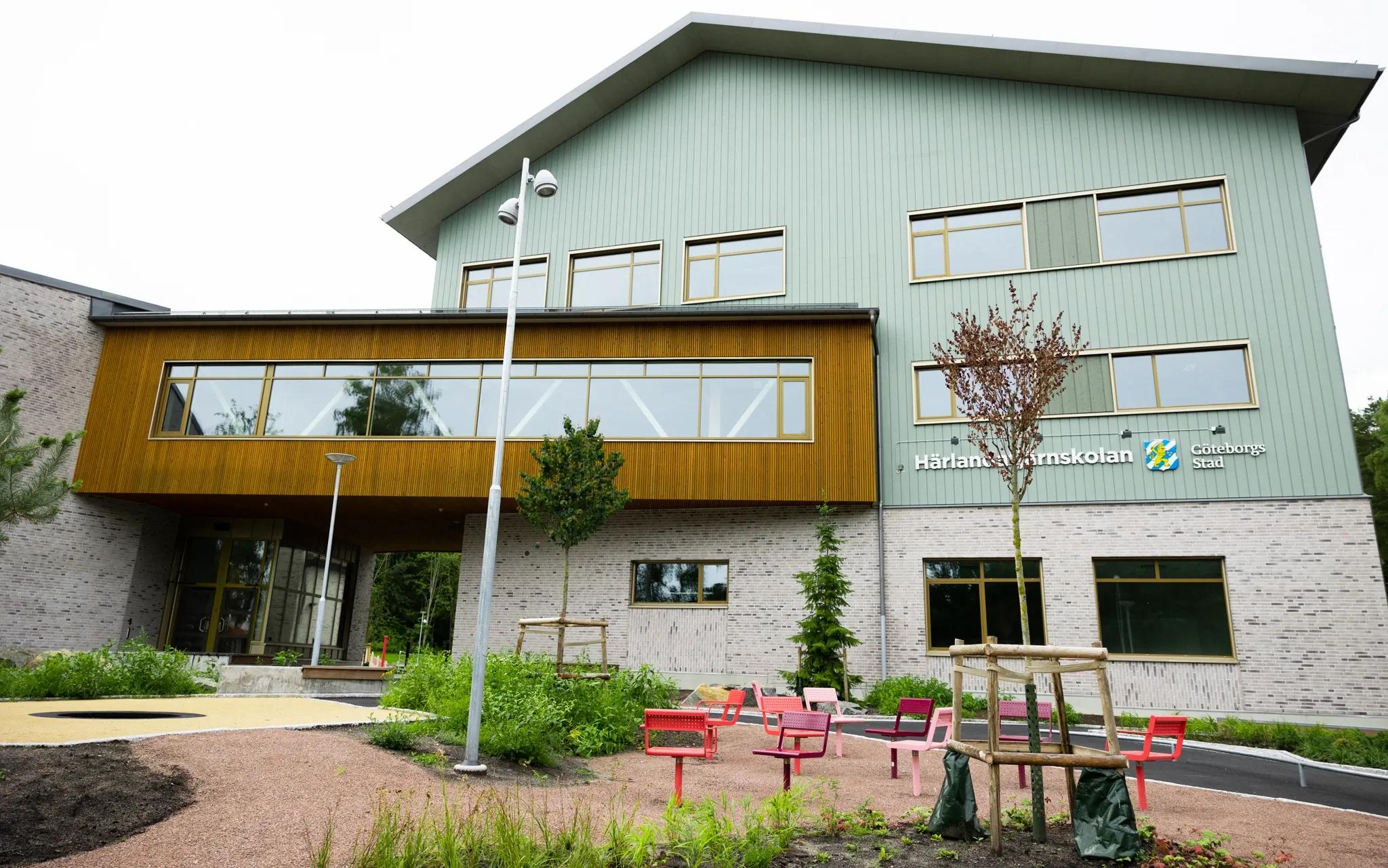 Entré Härlandatjärnskolan