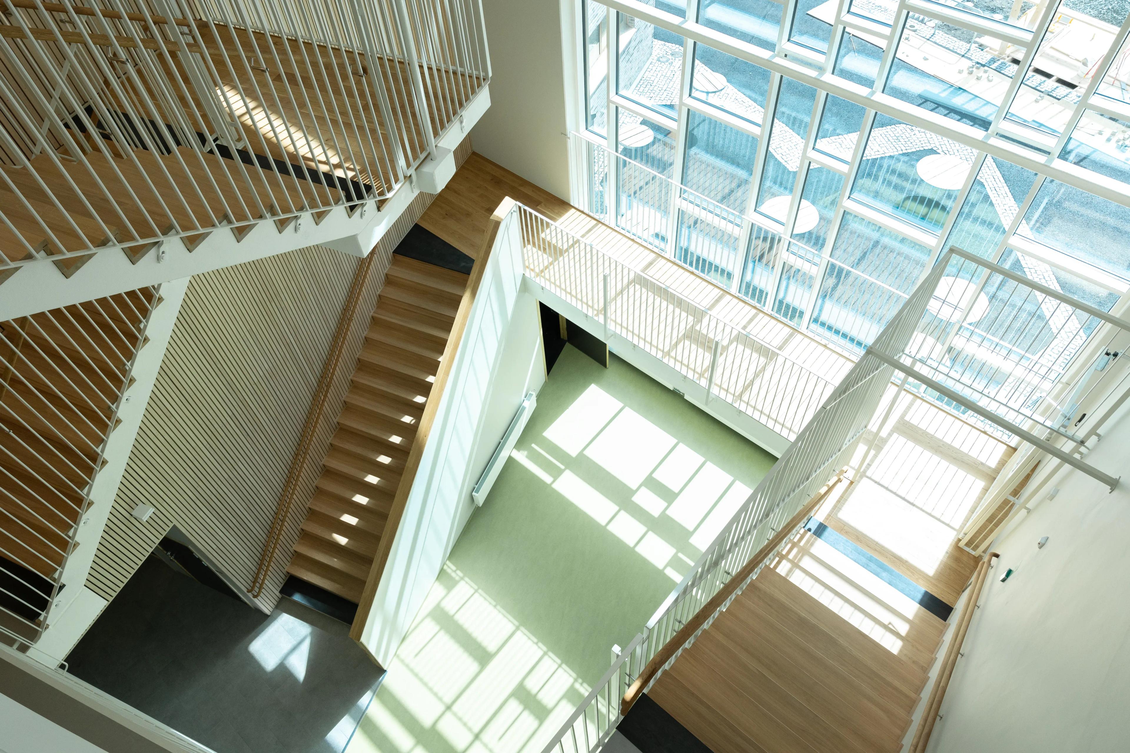 Trapphus med glaspartier