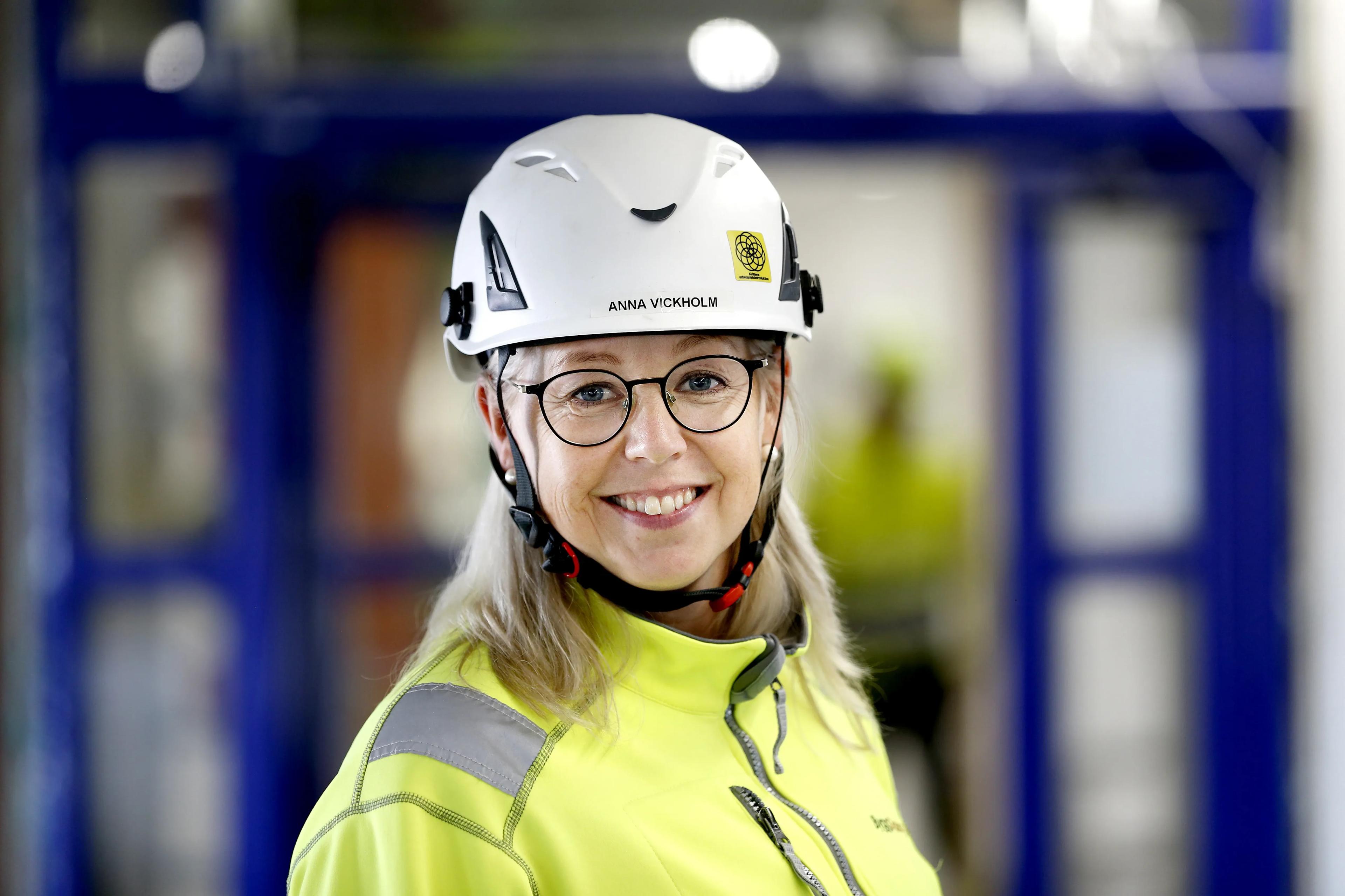 Kvinnlig medarbetare på ByggDialog
